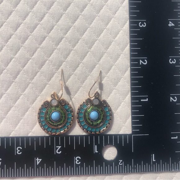 Beautiful vintage feel earrings blue 💙. - Picture 5 of 10